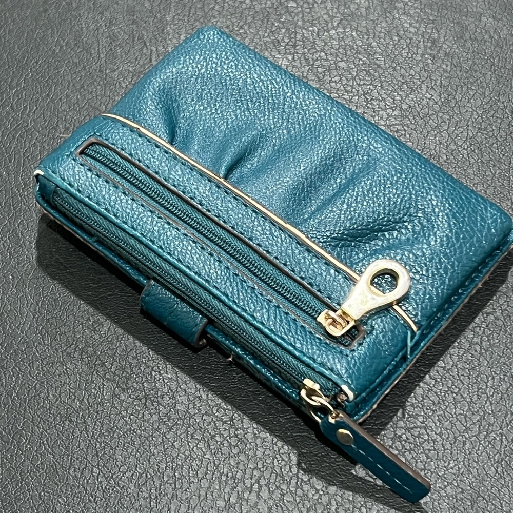 Relic brand turquoise bifold wallet